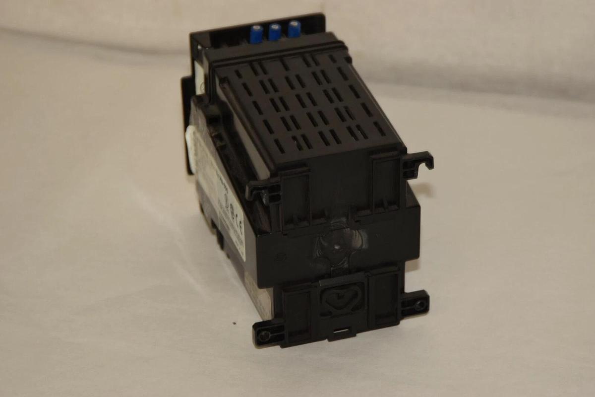 Used SQUARE D 3020 PM-650 PM650 240 VAC 96mA POWERLOGIC POWER METER