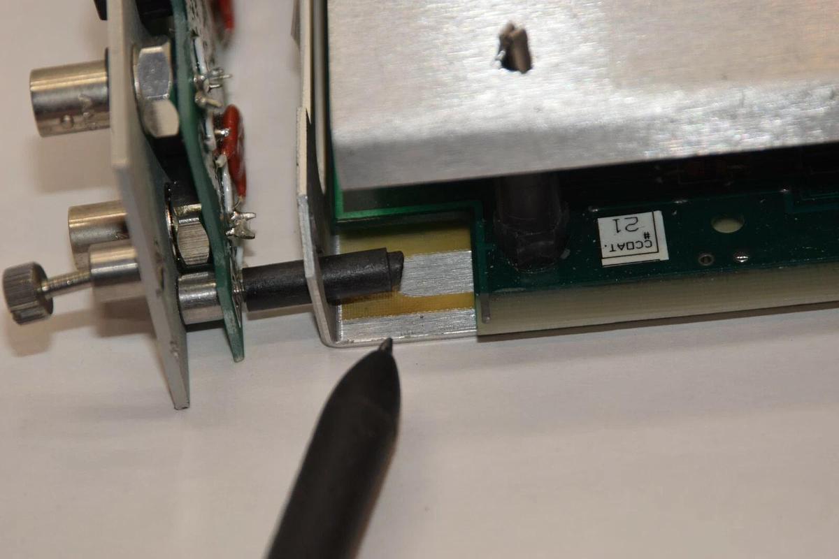 BENTLY NEVADA 3300/01-01-00 System Monitor (New has a broken faceplate stand off