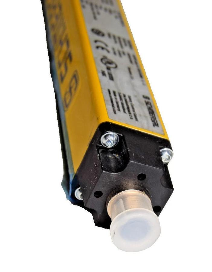 Schmersal Safety Light Curtain EMITTER  SLC440-E-0490-14 24VDC (New)