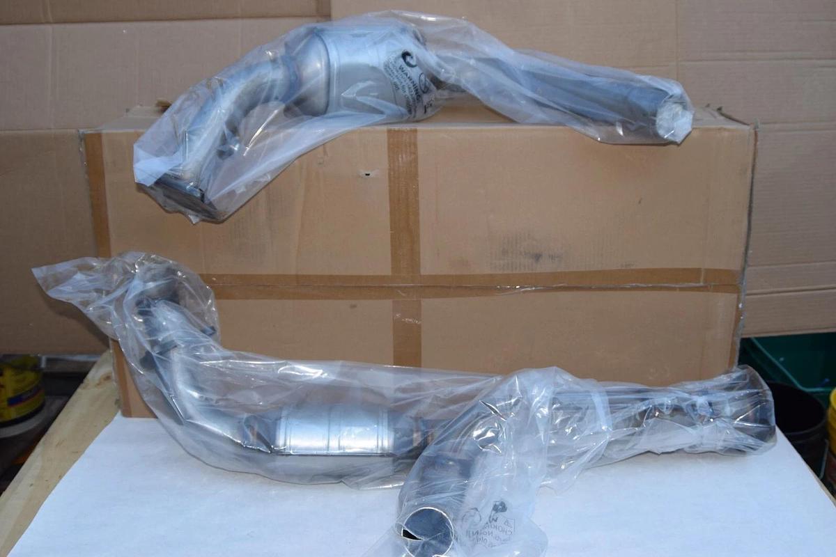 (NEW) Front Catalytic Converter G666-G33001347 For 00-07 Chevy 03-06 CMC Yukon