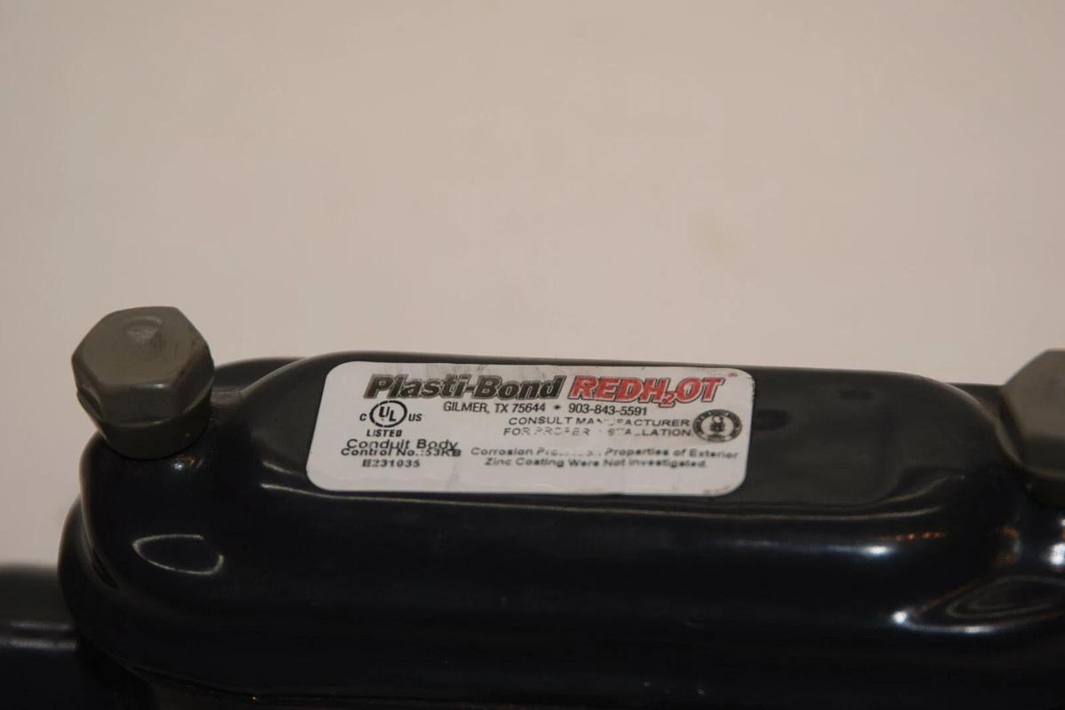 (NEW) PLASTI-BOND E231035 Red H2OT 1/2" Coated Conduit Body Tee T Fitting