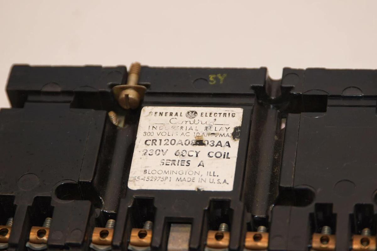 Used GENERAL ELECTRIC CR120A08003AA 230V 60CY 300V 10A Series A Industrial Relay
