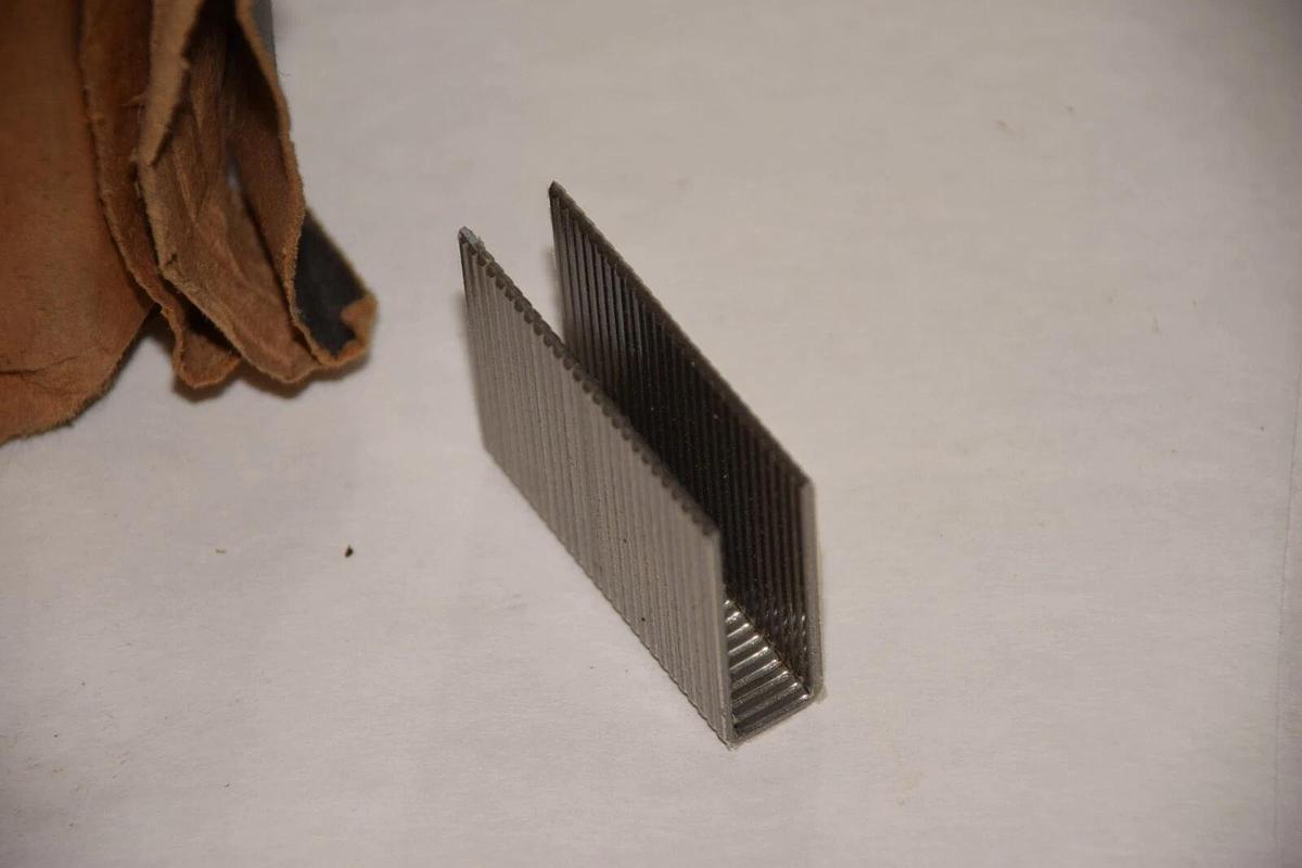 BOSTITCH 15S4-38GA 1/2" x 1-1/2" 15 GAUGE CONSTRUCTION STAPLES NEW