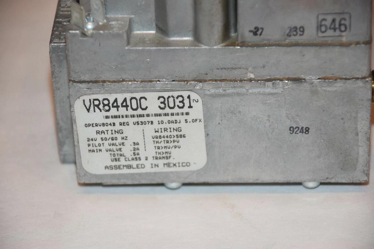 NEW HONEYWELL VR8440C 3031 VR8440C3031 24V 50/60Hz 1/2" x 3/4" GAS VALVE