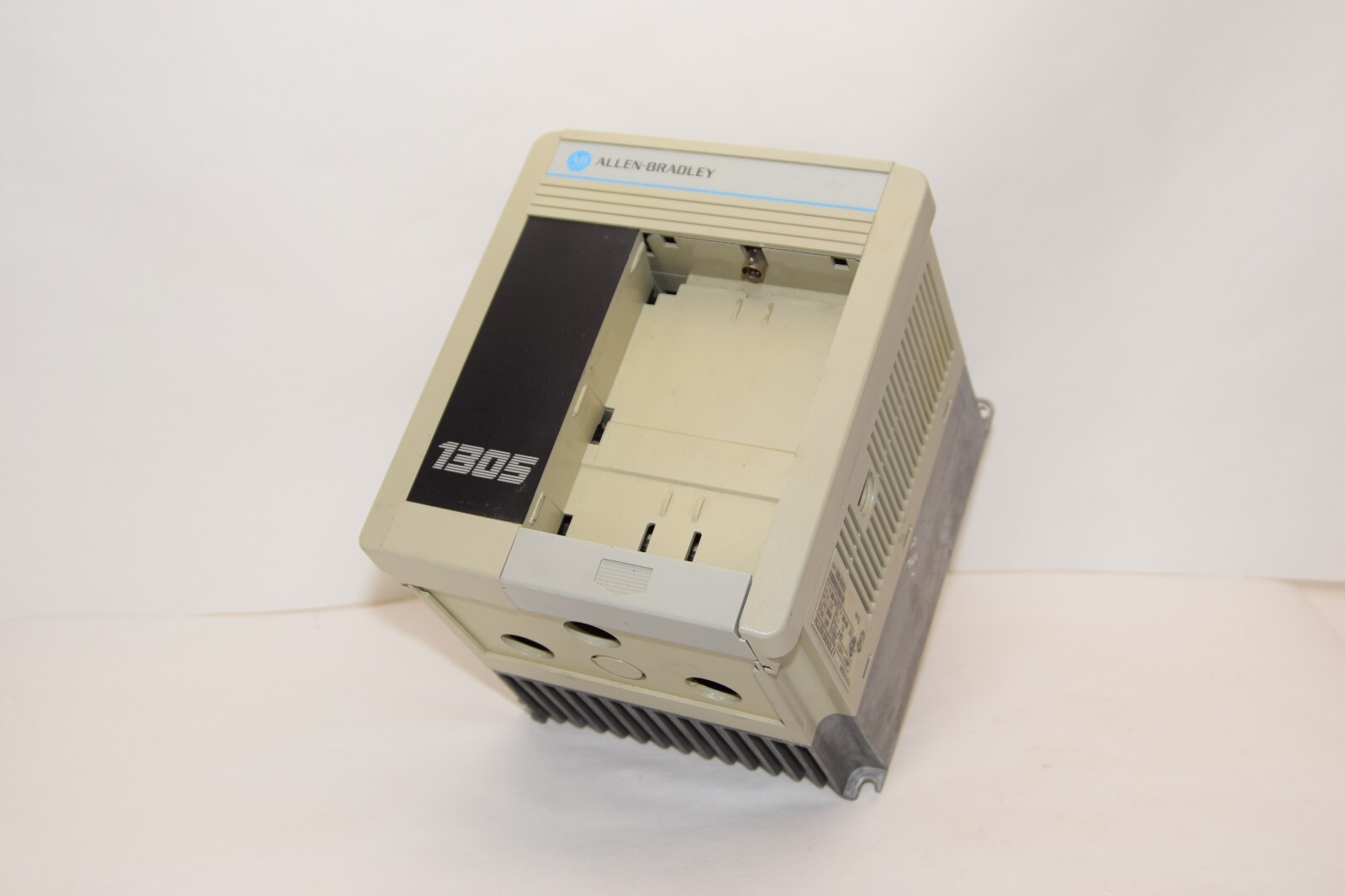Used ALLEN BRADLEY 1305-BA02A Series A 380-460V 1.6A 50/60Hz 1300Va Drive *No Keypad*