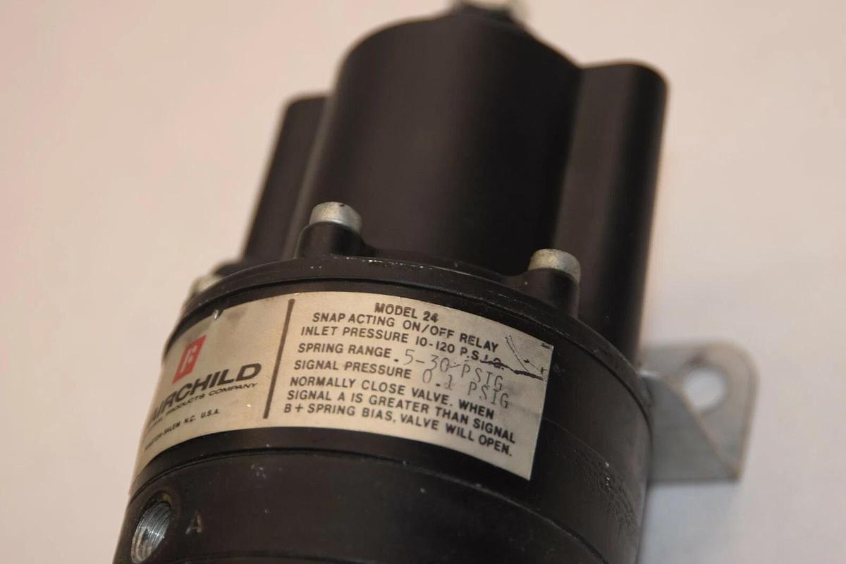 Used FAIRCHILD MODEL 24 0.5-30 SPRING RANGE 10-120psig Snap Acting ON/OFF Relay