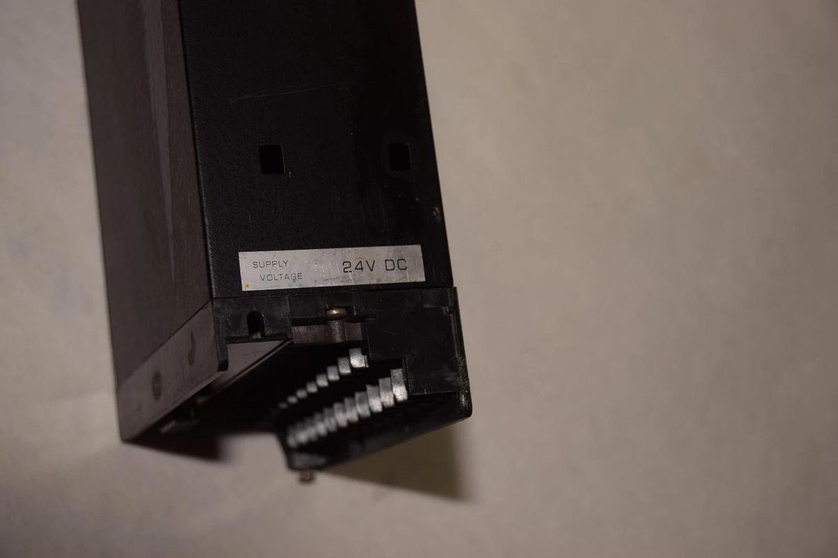 Used BRISTOL BABCOCK INC. SLC-3740 374044A110 1-5V 24V 8.4VA CONTROLLER