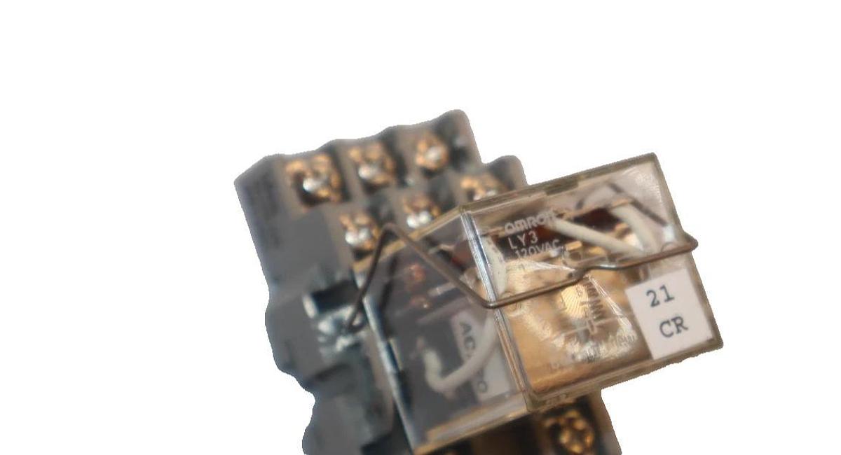 Used OMRON LY3 120V Relay With IDEC SR3B-05 Relay Socket Base