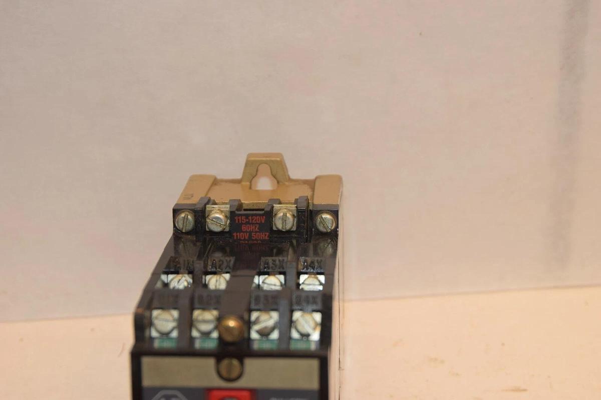 Used ALLEN BRADLEY 700-P800A1  700P800A1 Series A 115-120V Direct Drive Relay