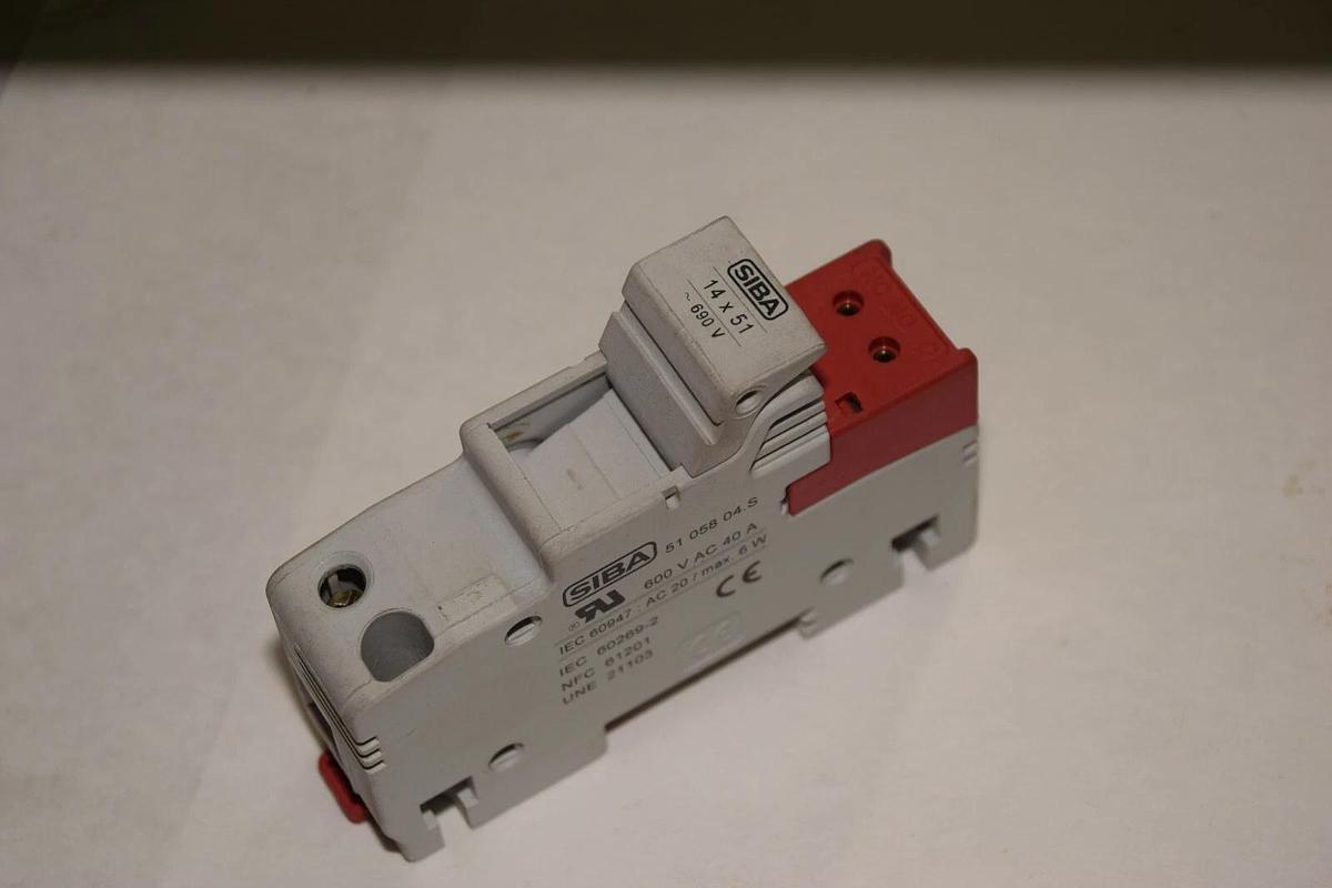 Used SIBA 14x51 51 058 04.S 5105804.S 600V AC 40A FUSE HOLDER