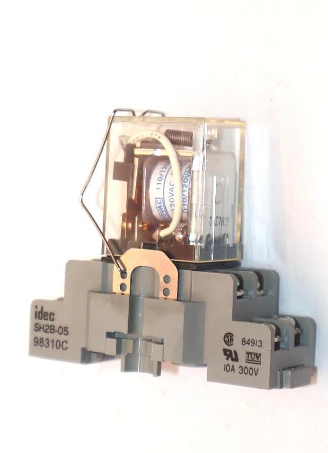 Used (Lot of 5) OMRON LY2 8-Pin Relay With IDEC SH2B-05 Relay Socket Base