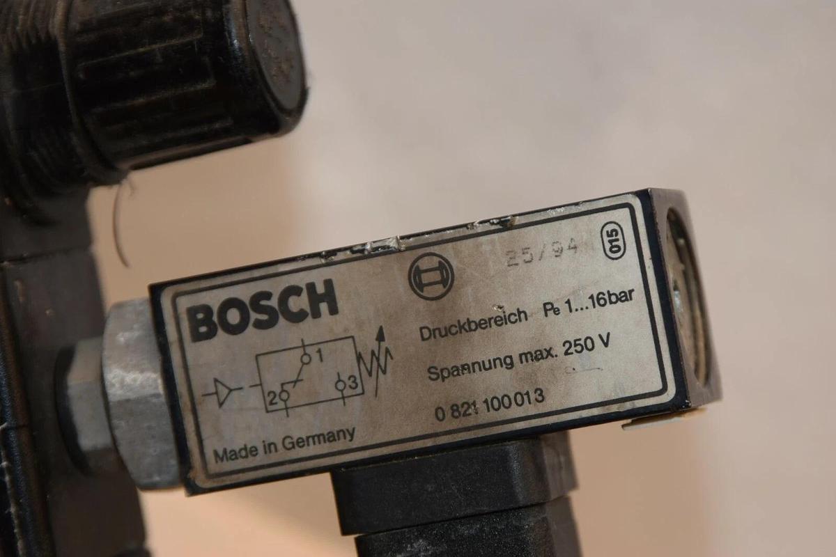 Used BOSCH 0 821 100 013, 0 821 300 907, 0 821 302 401, 0821302405 Pneumatic Unit