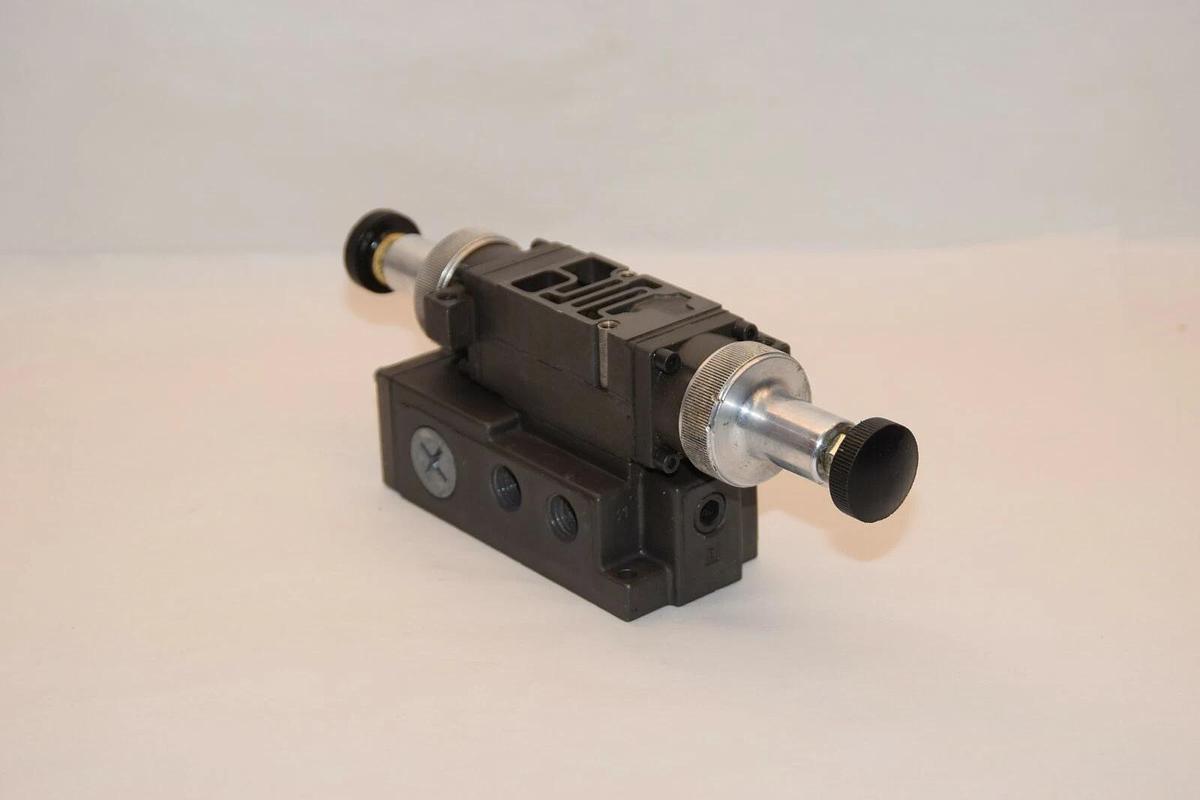 (NEW) NUMATICS 082RD131O034L 082RD1310034L Dual Pressure Sandwich Regulator