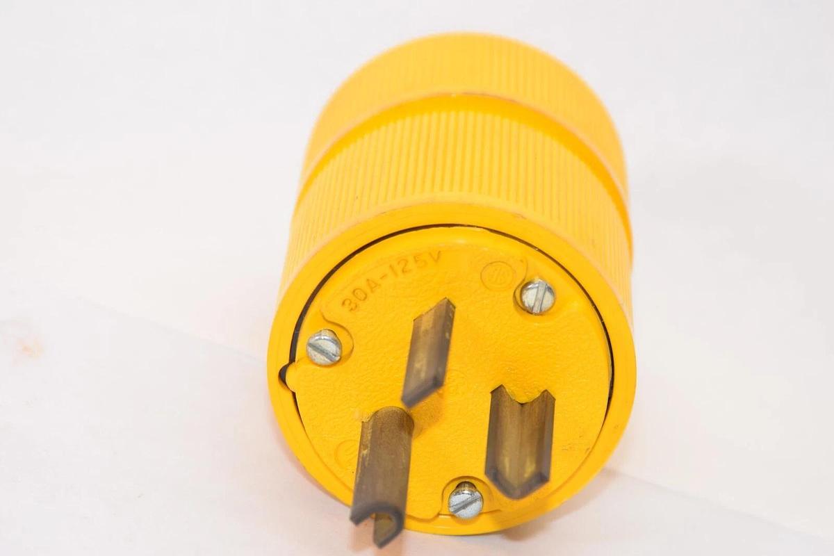 (NEW) GE GENERAL ELECTRIC 30A 125V Large Pull Disconnect Plug