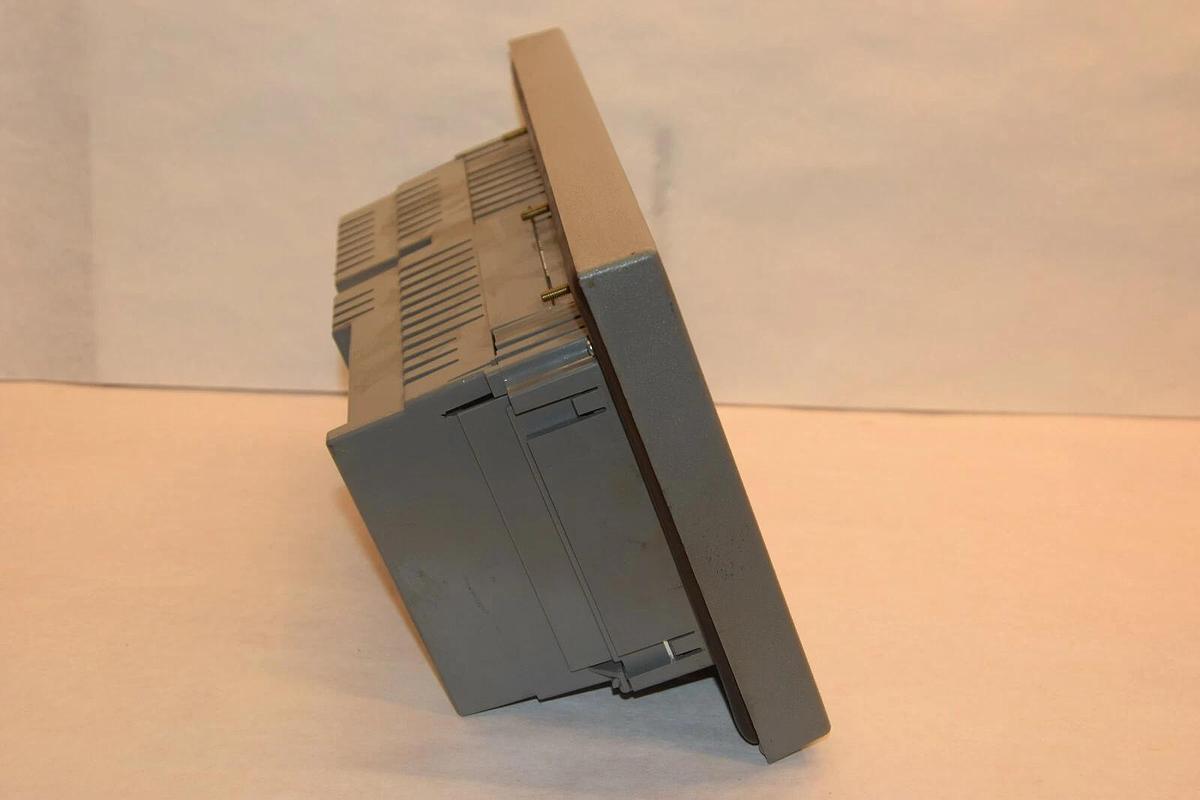 Used XYCOM 31000 Operator Interface 3100-0101000000000 / 31000101000000000