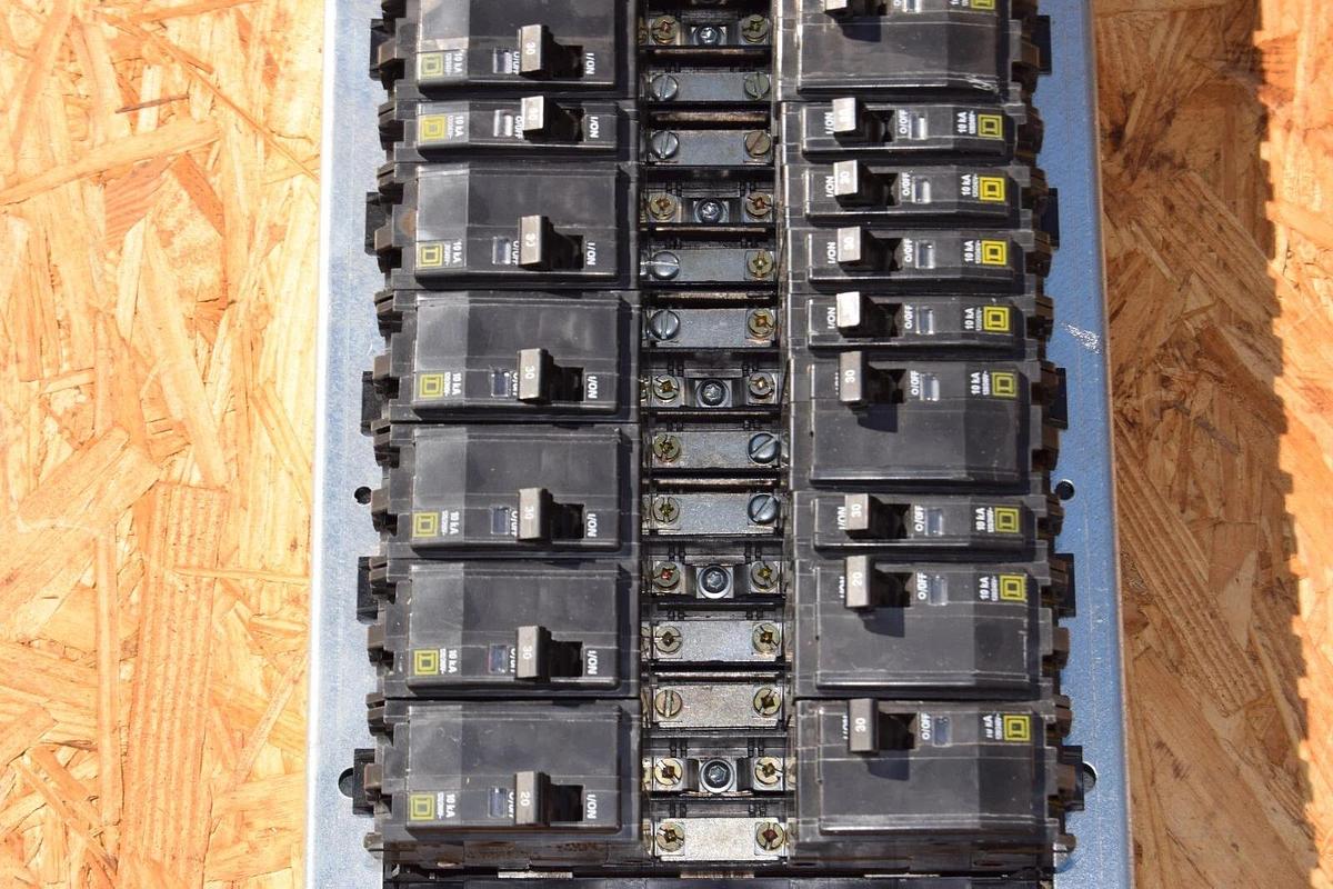 Used Square D 42 Circ 225A Main Lug Panelboard Interior NQOM442L225GSA 3ph 20a & 30a