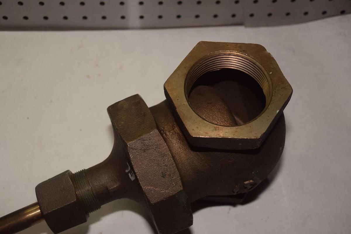 MILWAUKEE 150 S.W.P. 300 W.O.G. 2-1/2" GATE VALVE NEW