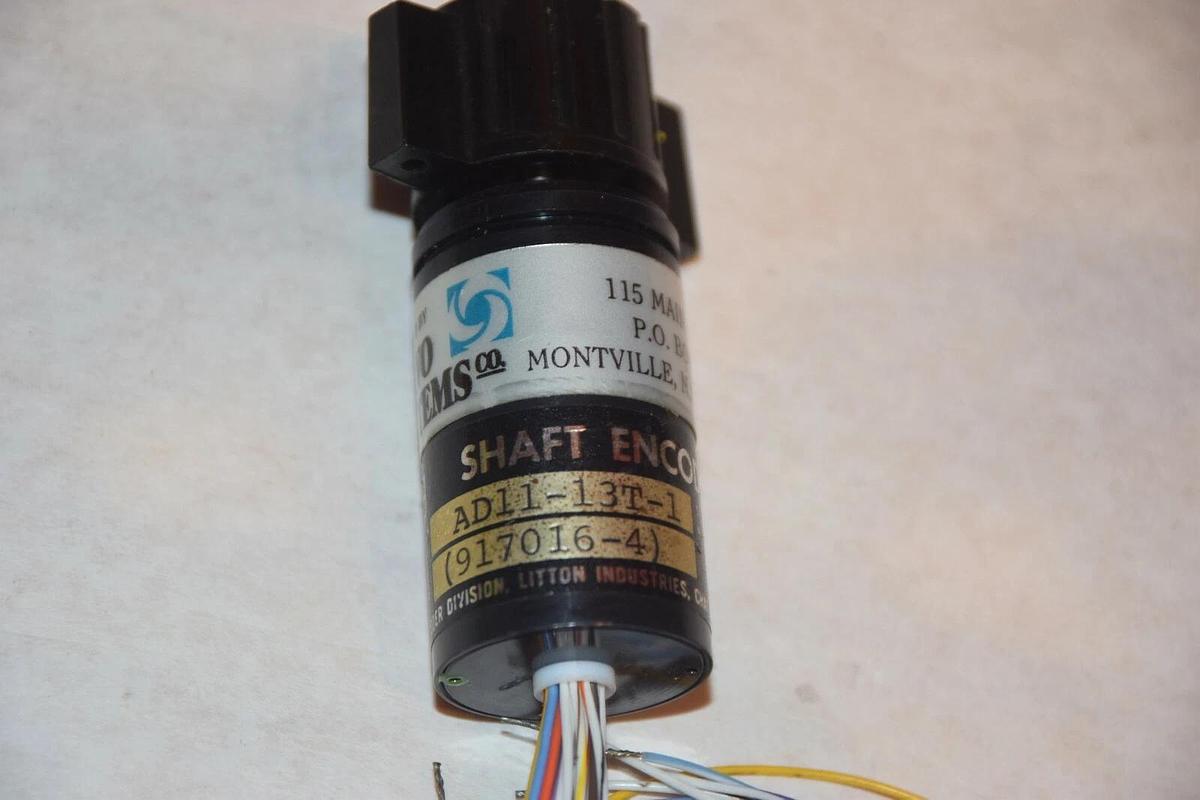 Used SERVO SYSTEMS AD11-13T-1 917016-4 SHAFT ENCODER