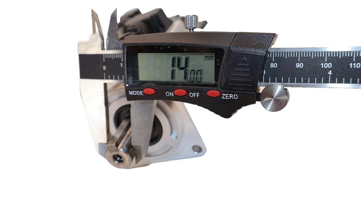 (NEW) HCFA CCM SV-X2MH040A-N2LA 40402190222000000000  220-240v 2.1A Servo Motor