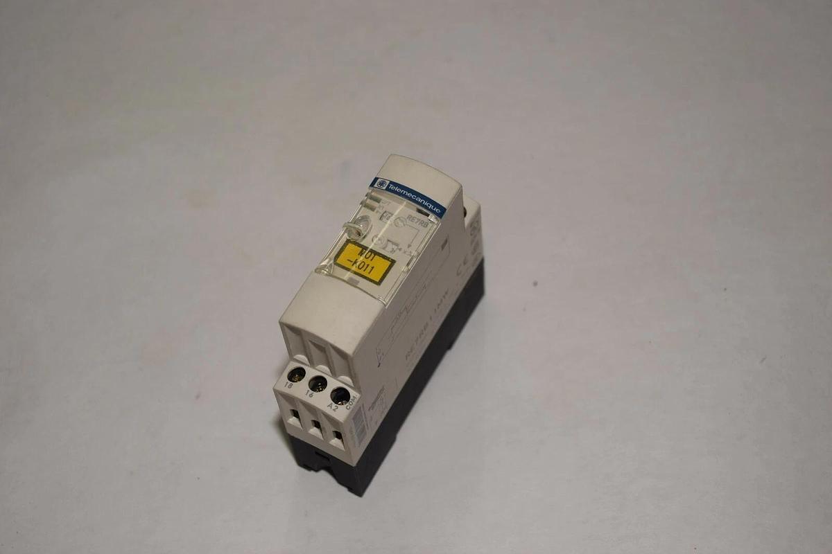 Used SCHNEIDER ELECTRIC RE7-RB11MW  0.05s-10min delay on time relay RE7RB11MW