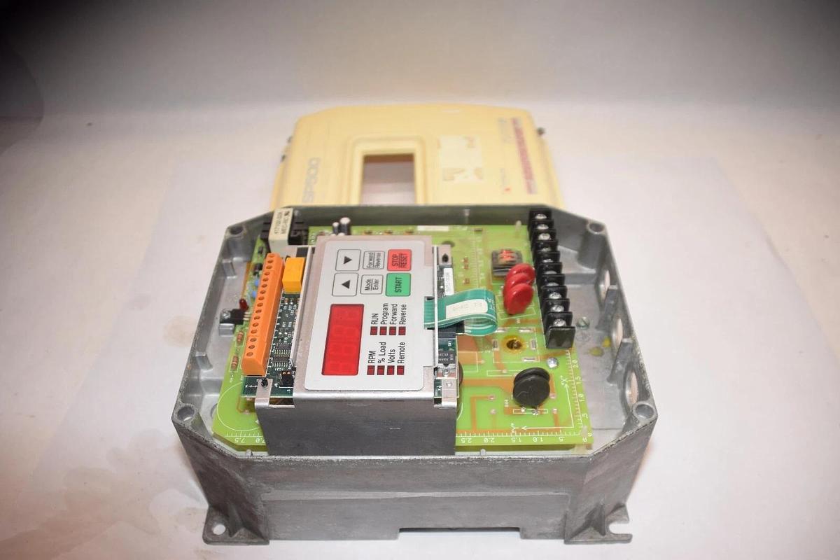 Used RELIANCE ELECTRIC 1SU44001 SP500 1Hp Easy Clean Plus AC Drive *Chipped*