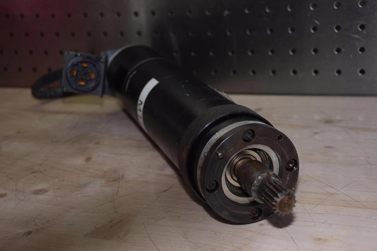 Used PACIFIC SCIENTIFIC R37SMNA-R2-NS-NV-02 8.7A 1.9Ohms BRUSHLESS SERVO MOTOR