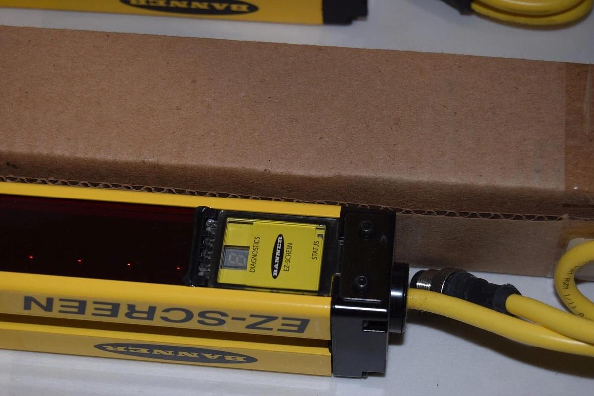 BANNER Light Curtain Set Kit 11921 SLSP30-1200P44NT 30mm Emitter & Receiver NEW