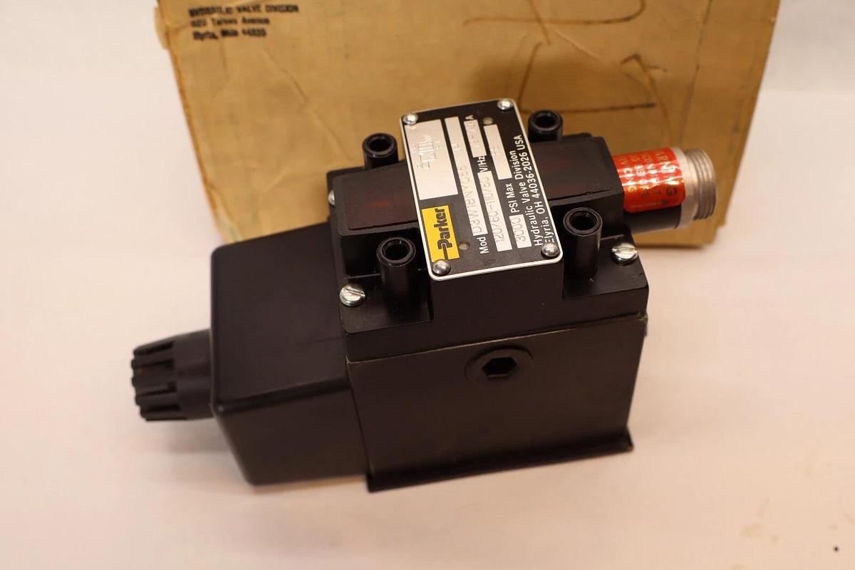 (NEW) PARKER D3W1BNYC56-14 110/120V , .72-.75A , 3000psi Flow Control Valve