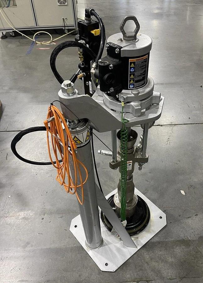 Refurbished Graco Check-Mate C11, M04LN0 Grease Dispensing Pump P11LCS, Pump 11:1