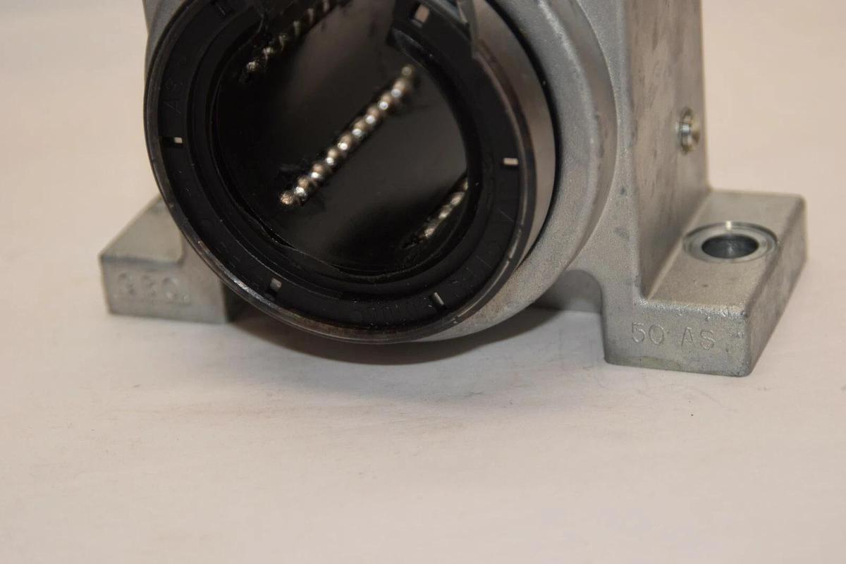 (NEW) INA KGB050-PP-AS Linear Bearing *Chip*
