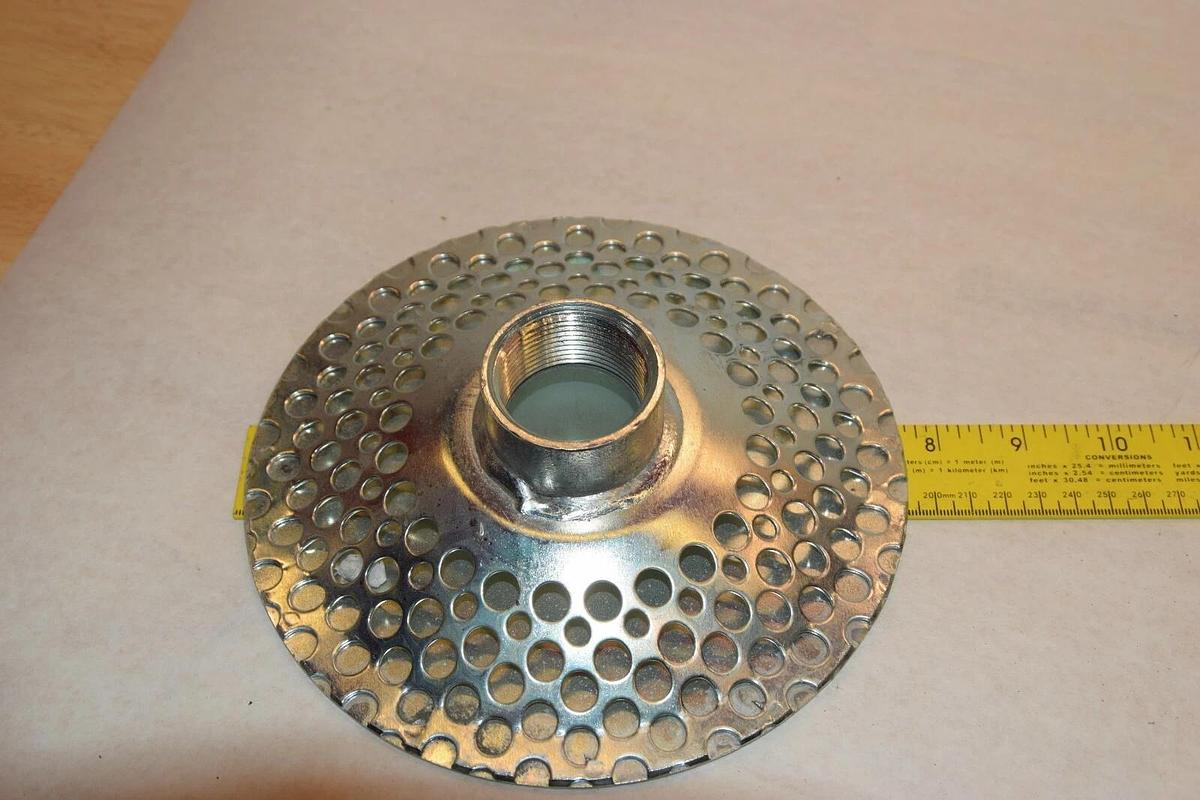Used NO NAME 7.5" 1.5"NPT PUMP FOOT STRAINER