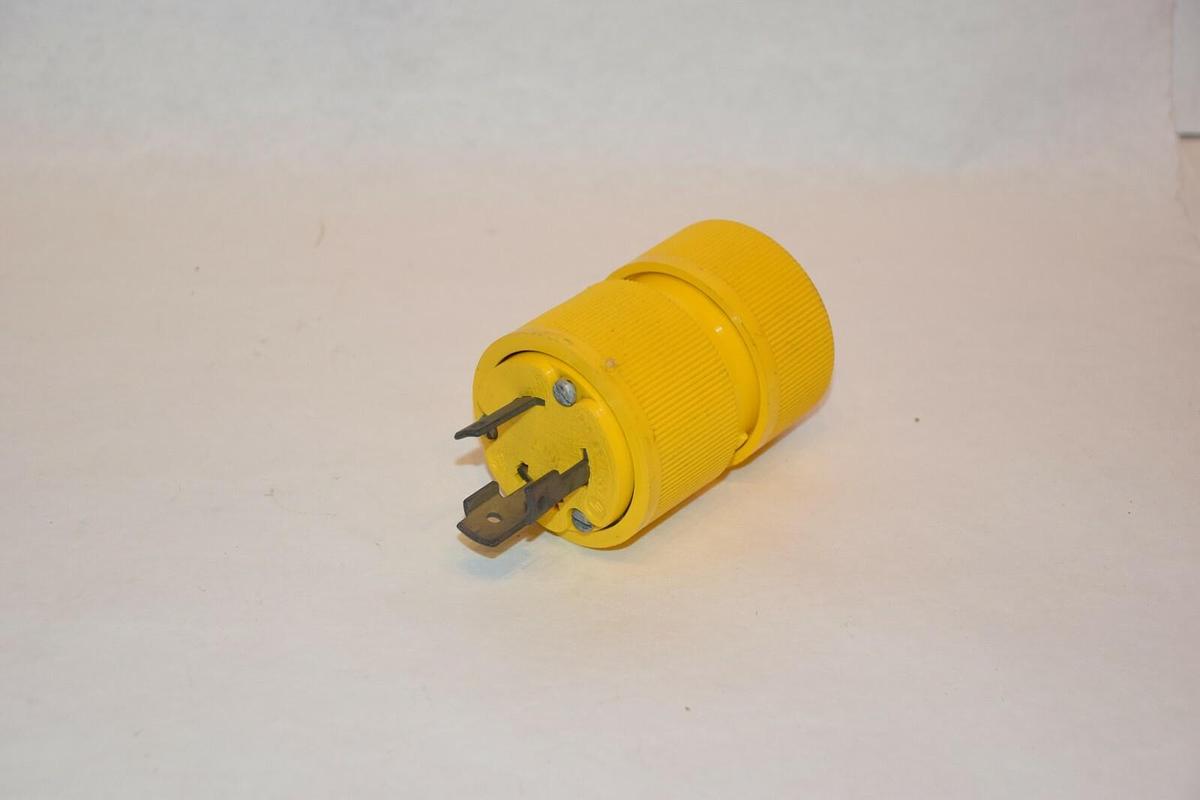 NEW GE GENERAL ELECTRIC L21 20A 120/208V 3 PHASE LOCKING PLUG
