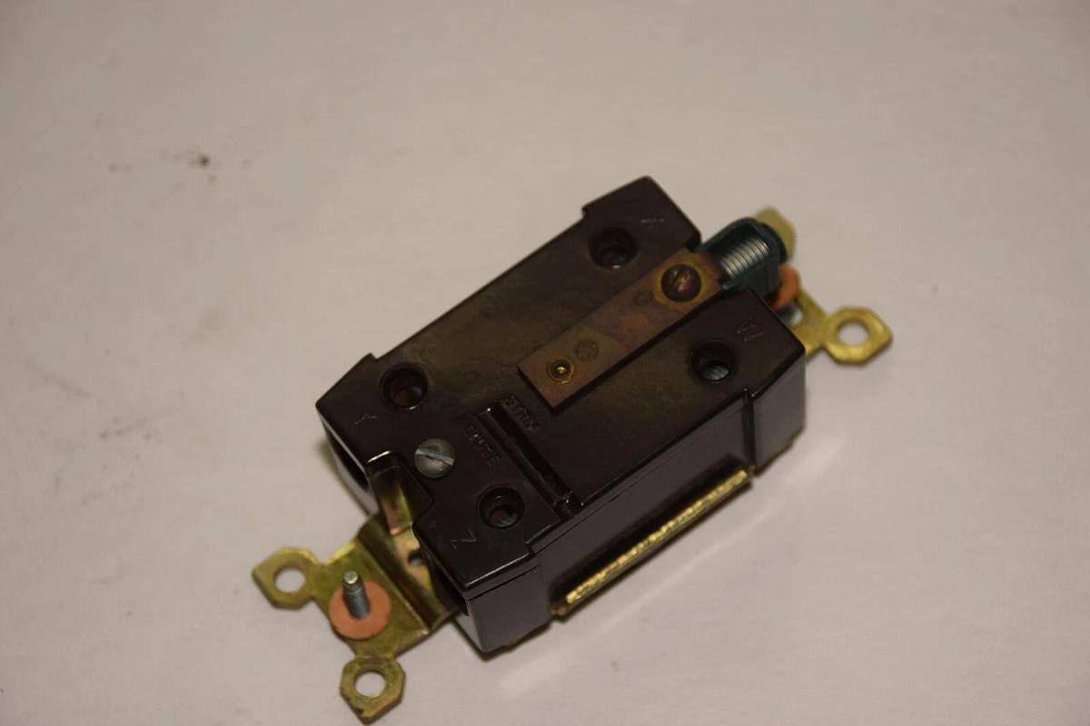 GE GENERAL ELECTRIC L-22 30A 277/480V 3 PHASE TWIST LOCK RECEPTACLE NEW