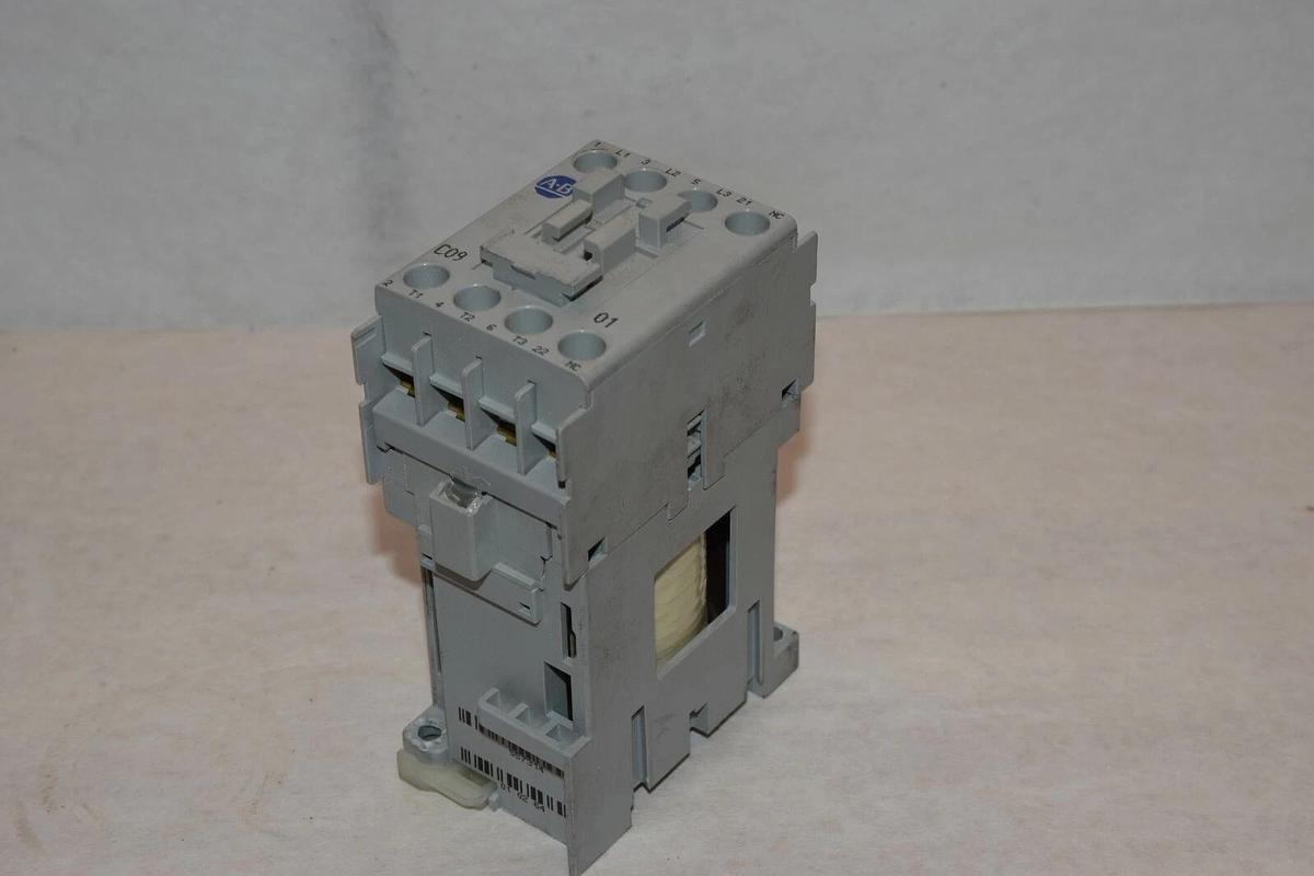 Used ALLEN BRADLEY 100-C09D*01 100C09D*01 SERIES A 24VDC CONTACTOR