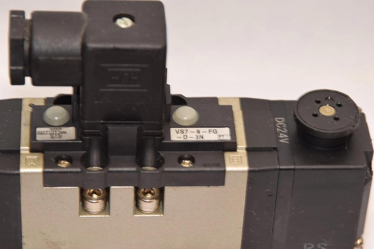 (NEW) SMC VS7-6-FG-D-3N Solenoid Valve 24Vdc Coil