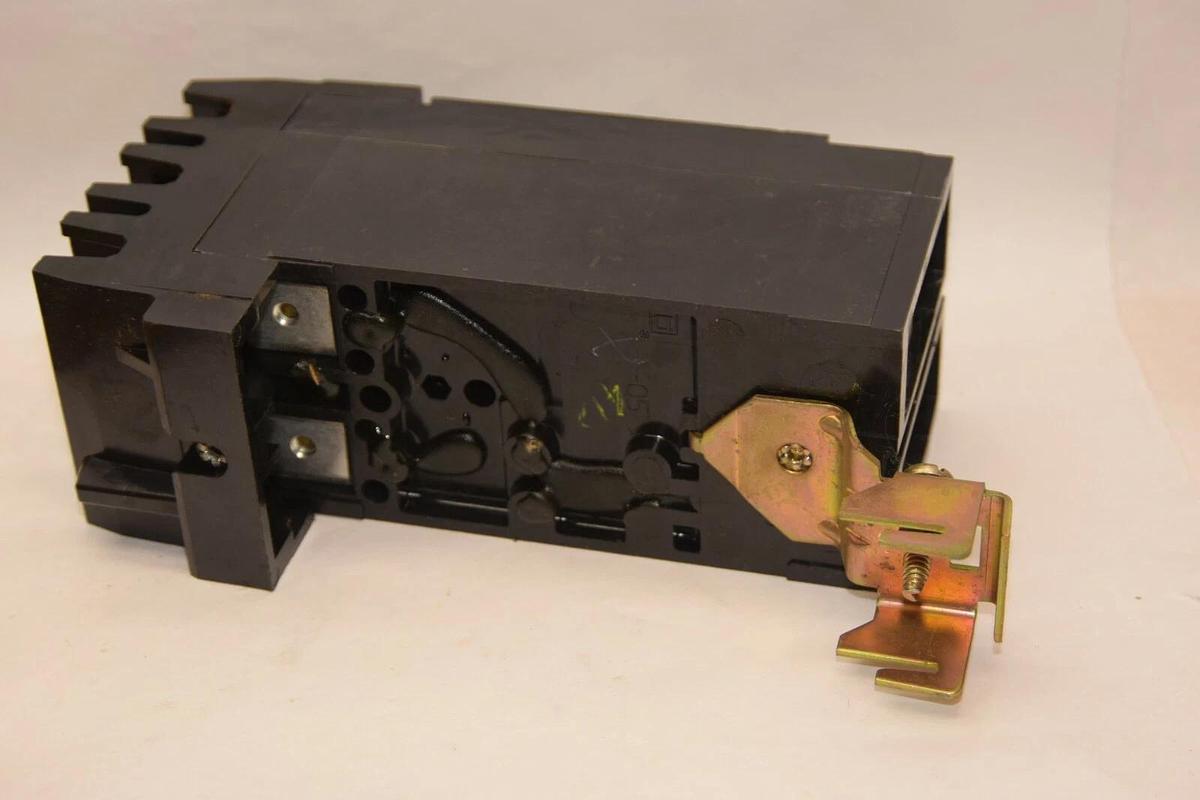 (NEW) SQUARE D Q222225BCH 225A 225 Amp A 2P Molded Case Circuit Breaker *CHIP*