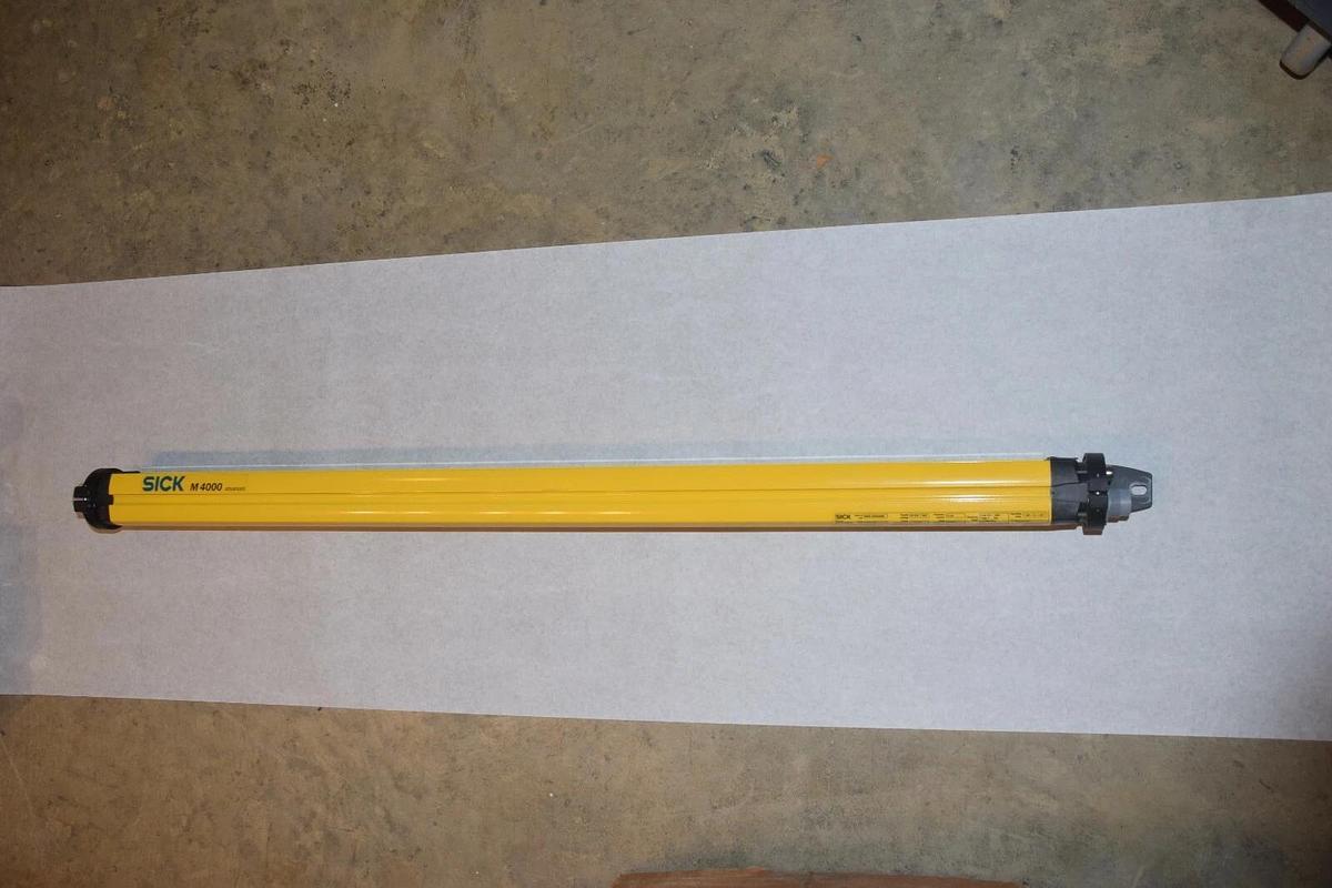 Used SICK M40E-034023RB0 M4000 ADVANCED RECEIVER BEAM SAFETY DEVICE