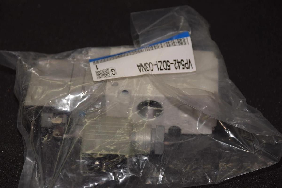 SMC VP542-5DZ1-03NA 3 PORT 24V 3/8" NPT 0.2-0.7MPa 1.75W SOLENOID VALVE NEW