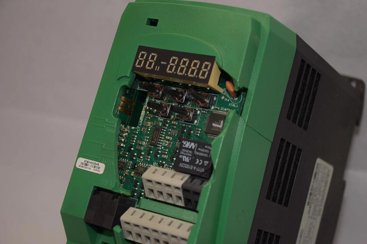 Used EMERSON SKBD200150 2.0Hp Commander SK AC Drive *Chipped*