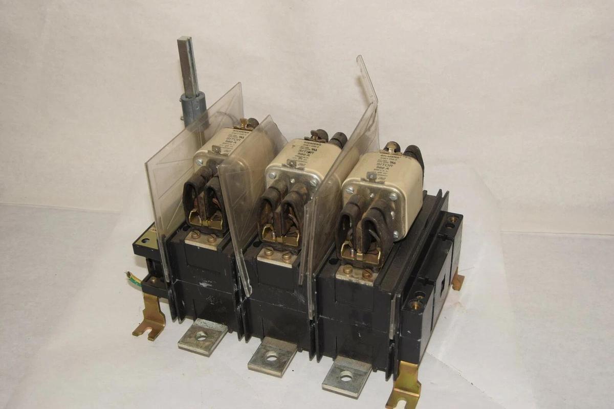 Used SIEMENS 630 Amp Switch Fusible Disconnect with fuse  3KL61 30 1AB0 3KL6130-1AB0