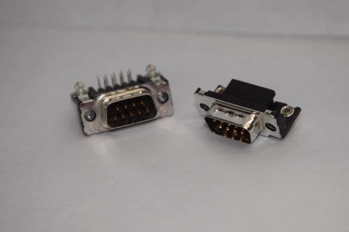 (NEW - Lot of 18) 1252-1994 Connector Conn 9 Pin D-Sub R/A RA W/ Metal Shell T/H