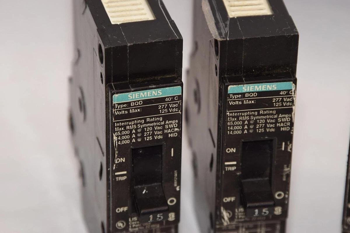 Used (Lot of 4) SIEMENS BQD 15A 15 Amp 277Vac Bolt On Circuit Breaker