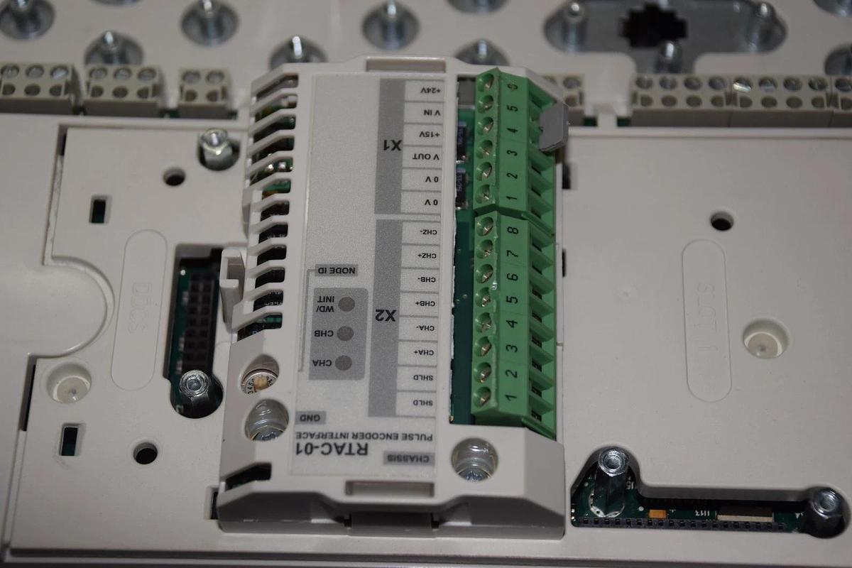 Used ABB  VFD Motor Drive ACS800-U1-0002-2 P901 1.5 HP 208- 240 VAC