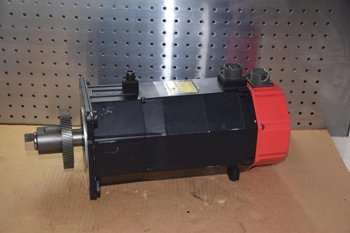Used Fanuc AC Servo Motor A06B-0501-B756 w/ Encoder A860-0360-T101 Model 10