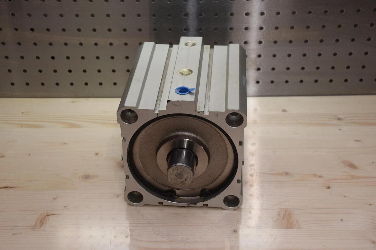 SMC PNUMATIC AIR CYLINDER US27839 US27839 max psi 145 NEW