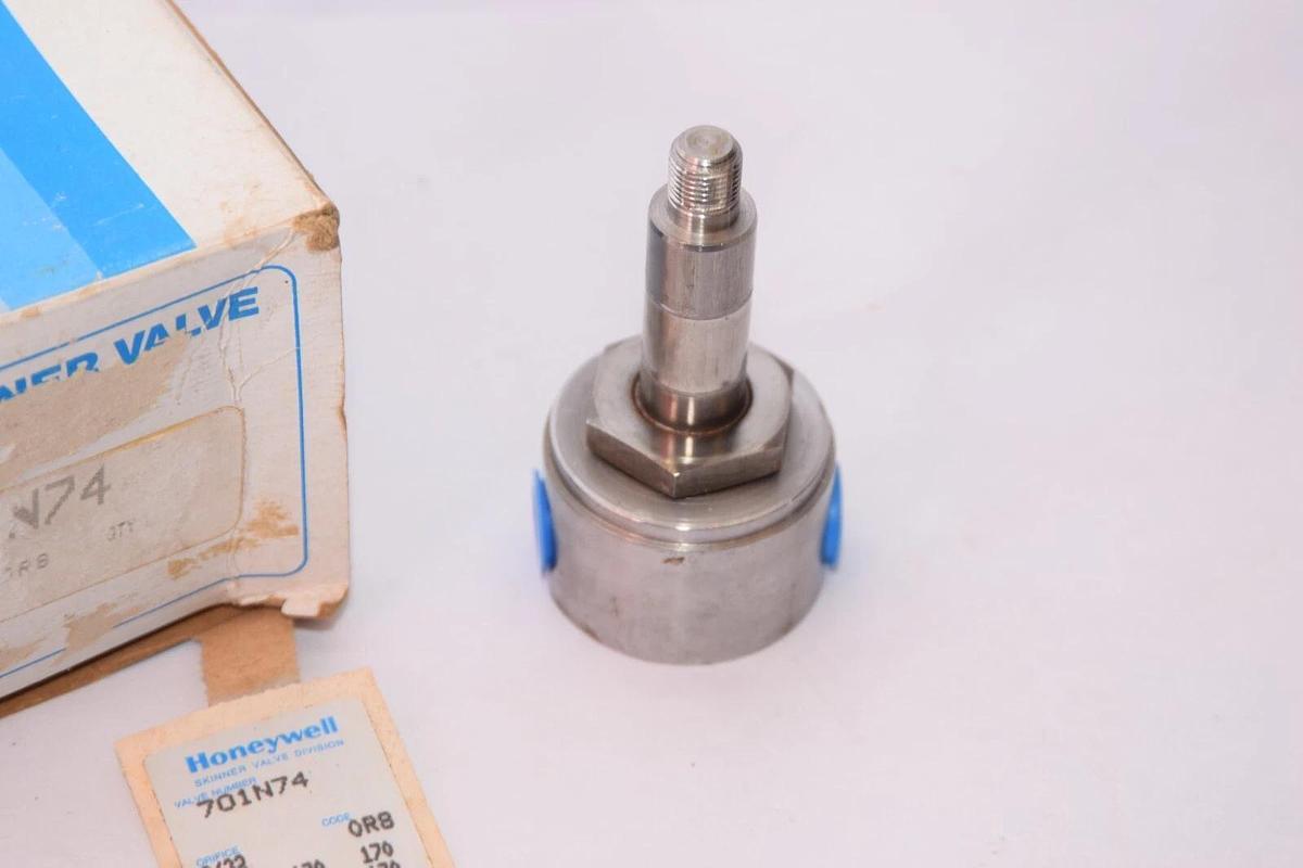 (NEW) HONEYWELL / SKINNER 701N74 3/32 Orifice Valve