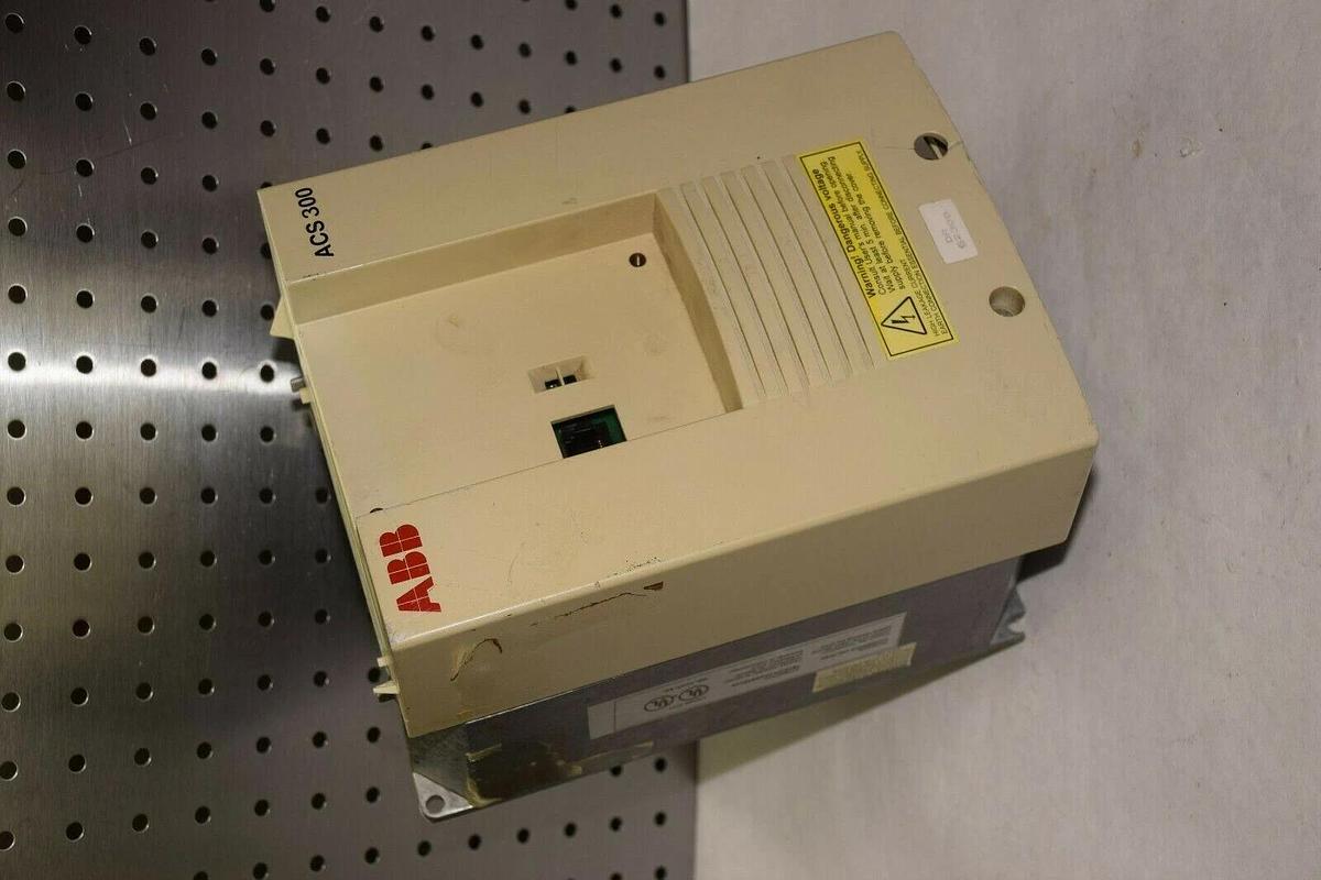 Used ABB ACS300  ACS311-6P6-3 ACS3116P63 380/480V 12.1A 10A VARIABLE FREQUENCY DRIVE