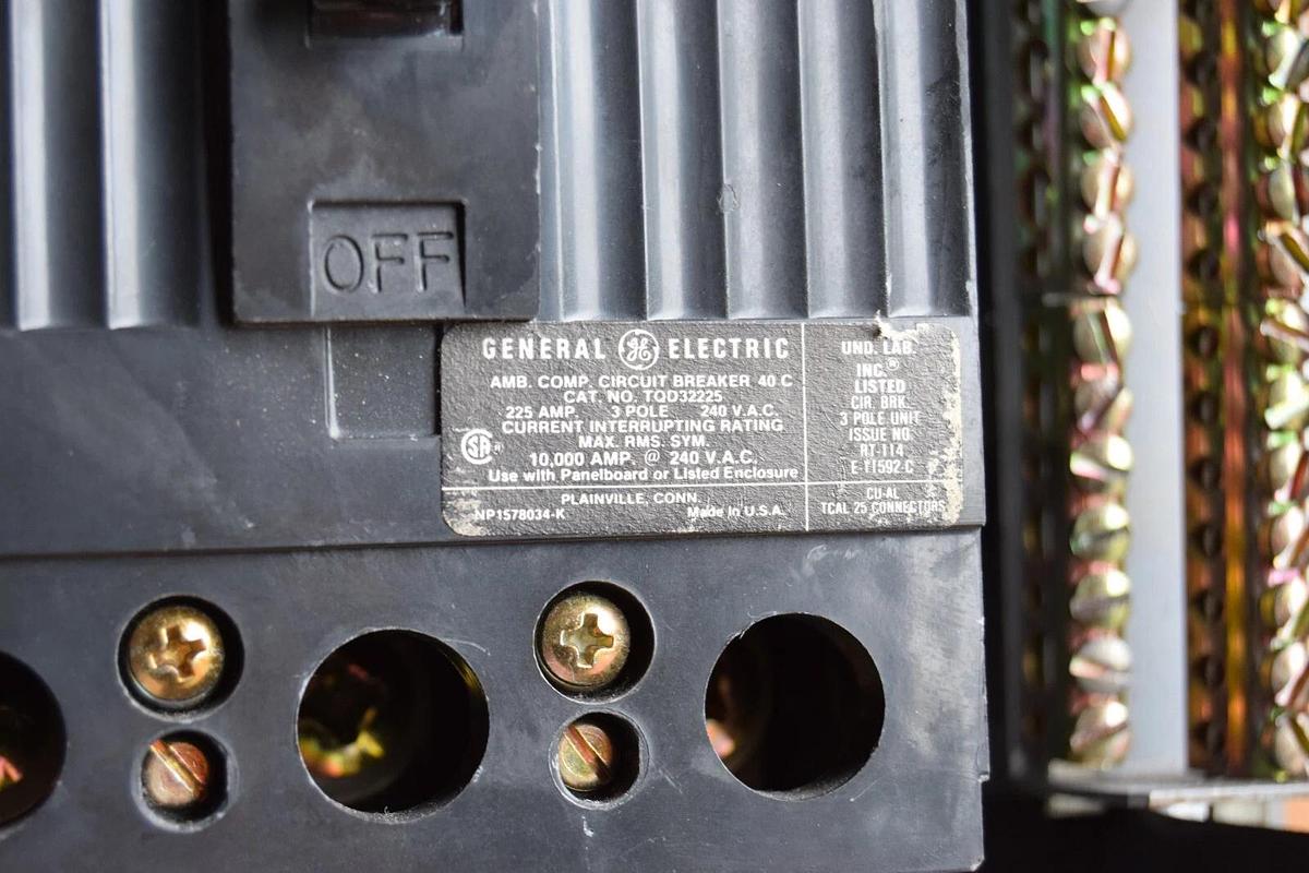 Used General Electric GE 225A  A-Series Panelboard Interior AQL3422ATX AXB4M9 3ph 4w