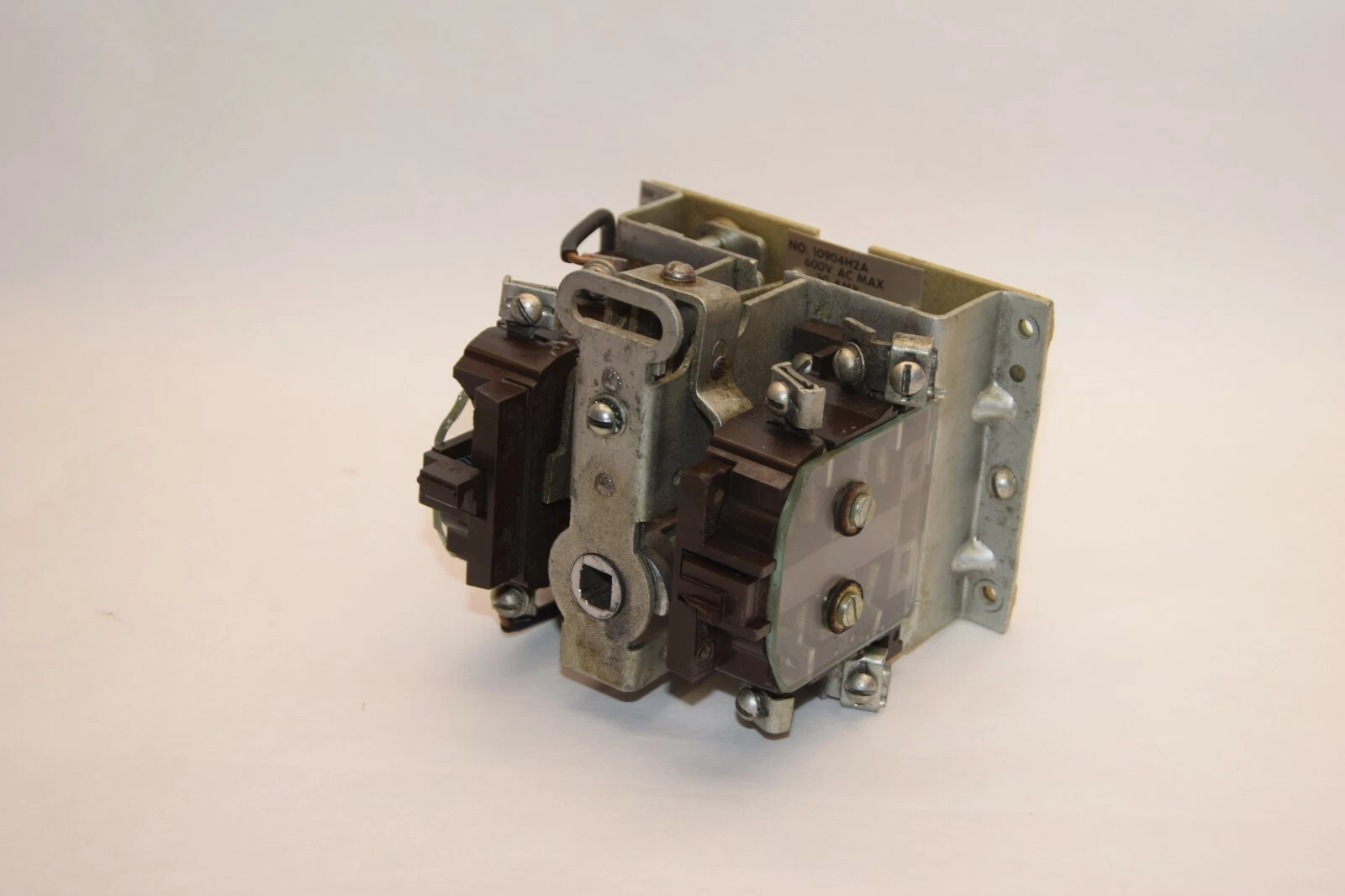 Used CUTLER HAMMER 10904H2A 600V 30A Coil Starter