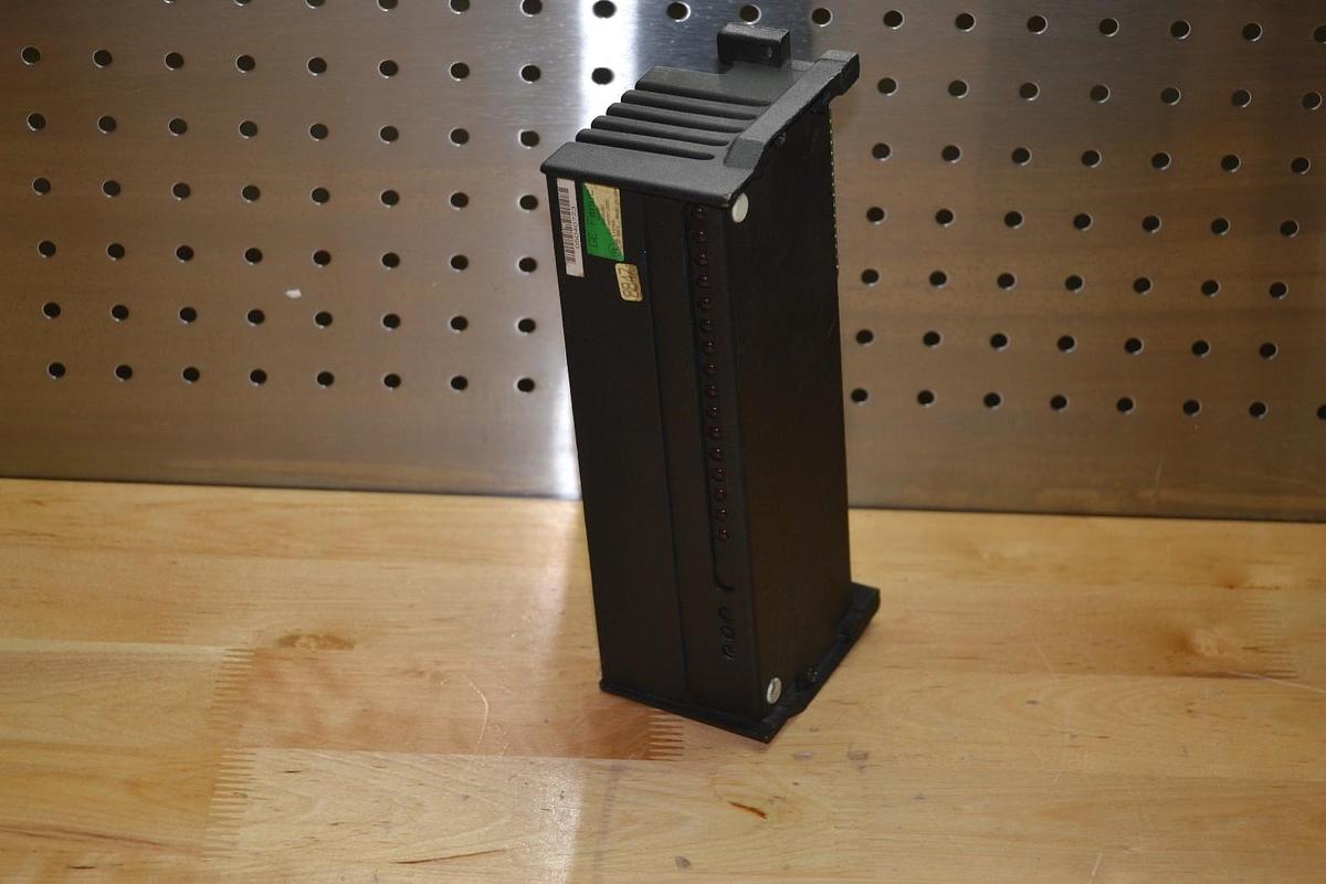 Used GE Fanuc Block IC660 EBD020C IC660EBD020C 24/48vdc16src 24/48vdc 16src